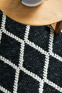 Rug Culture Huxley Medium Black & Off White Rug 225X155CM - HU-BLK-225155 hero image