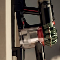 Dyson V8 Cyclone Cordless Vacuum Cleaner 626406-01 hero image