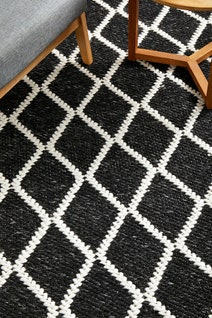 Rug Culture Huxley Medium Black & Off White Rug 225X155CM - HU-BLK-225155 hero image
