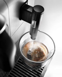 Delonghi Nespresso Lattissima Pro Coffee Machine EN750MB hero image