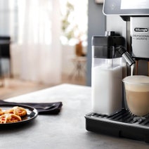 DeLonghi PrimaDonna Aromatic Fully Automatic Coffee Machine ECAM63075TM hero image