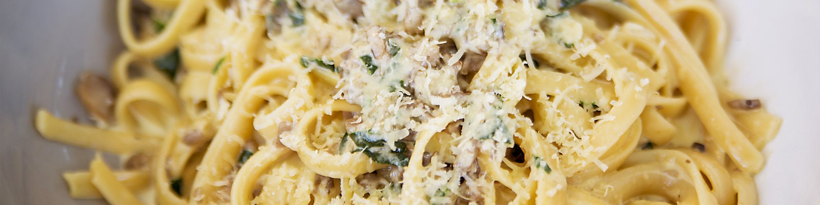 Creamy Mushroom and Spinach Pasta with Cheese